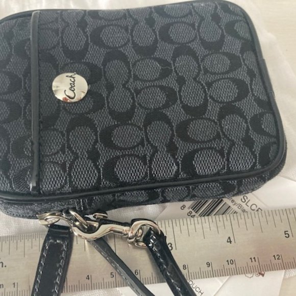 COACH wristlet - New - Picture 2 of 5